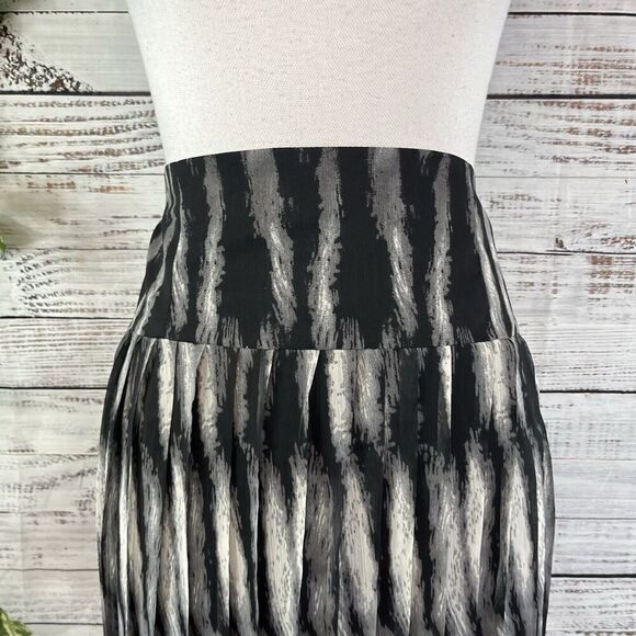 Christopher & Banks Skirt size 14 Petite Black Gray Sheer Pleated Above Knee - Picture 3 of 10